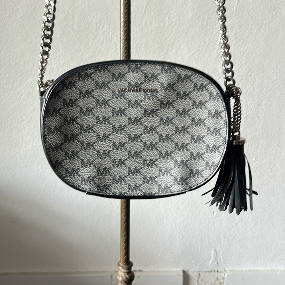 Michael Kors Ginny Medium Messenger Crossbody